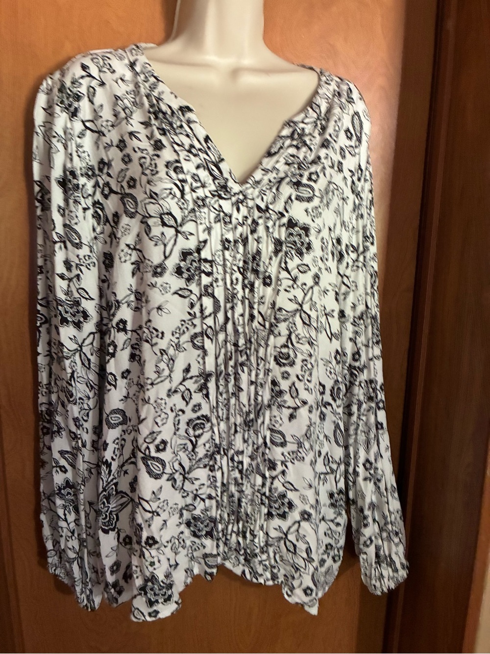 croft & barrow White Blouse with Black Floral Print